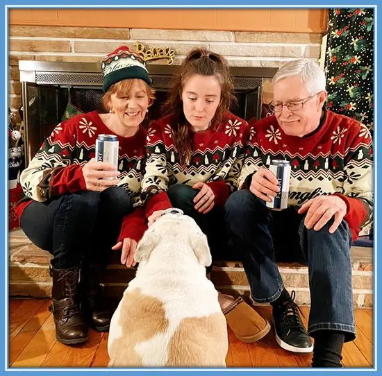 Rose Lavelle, her parents and her dog.
