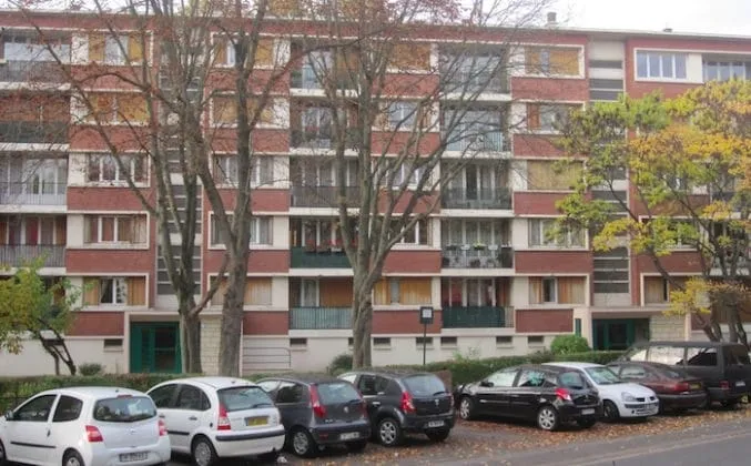 Serge Aurier Childhood - This was where he lived in France.