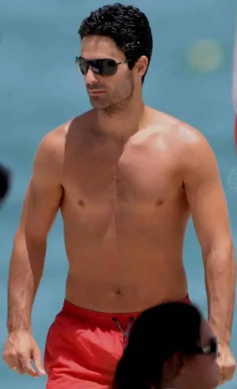 Photo proof that Mikel Arteta has no tattoos at the time of writing.