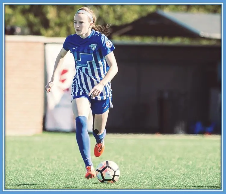 Rose Lavelle playing for Boston Breakers.