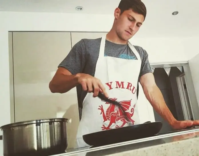 If there is one thing you don't know about Ben Davies, it is the fact that he loves to cook.