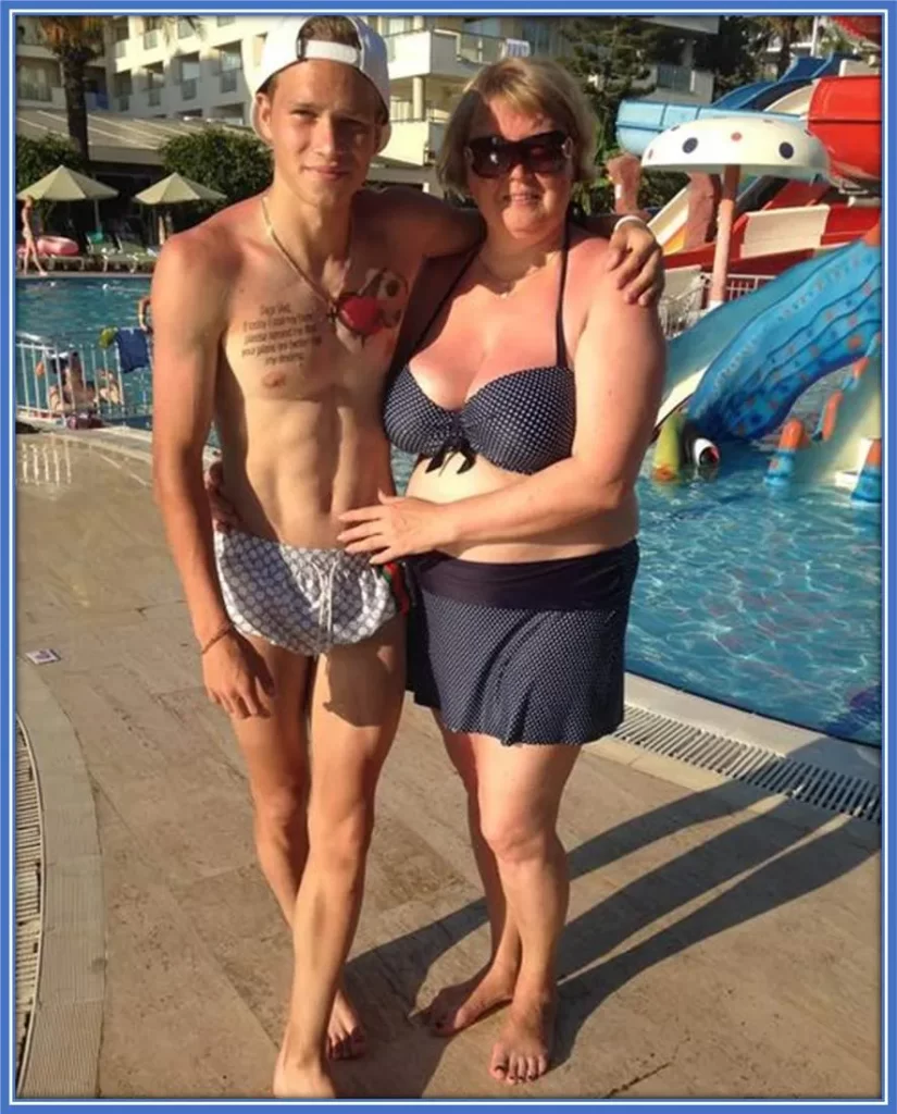 Inna Nikolaevna and her son are pictured relaxing at the poolside.
