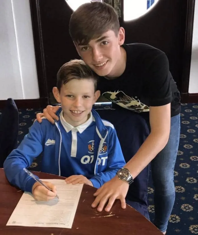 Billy Gilmour with his brother Harvey. Image Credit: Twitter.