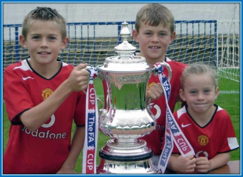 Here are Alessia Russo's Brothers, Lyon and Carlos with their only sister in the red devil's attire.