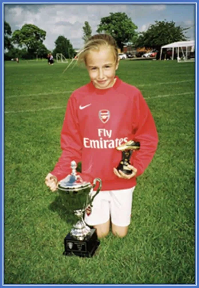 Leah Williamson lifted her first trophy in Arsenal.