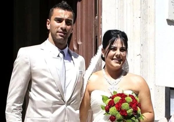Rui Patricio and Joana, childhood friends turned life partners, celebrated a beautifully simple wedding in June 2011.
