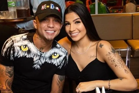 Everton Soares and Wife.