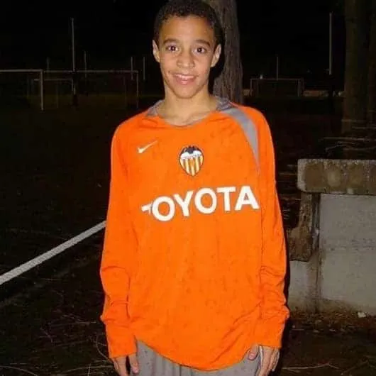 A rare photo of his early days as a Valencia supporter- The year 2004