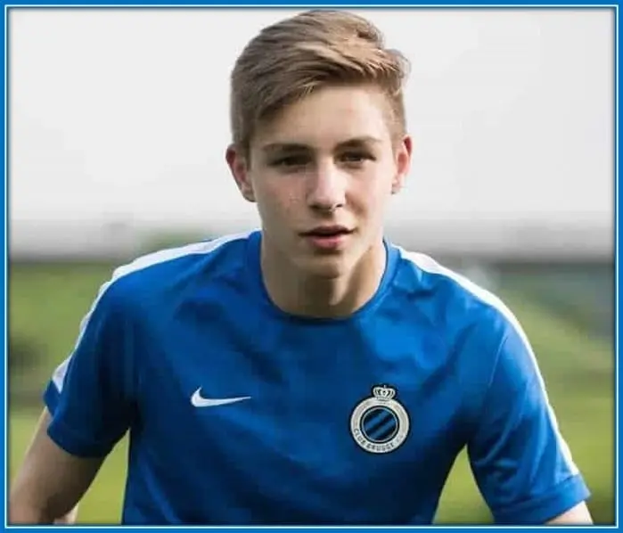 Dendoncker Sibling, Lars, is an upcoming football talent who trains with Brugge.