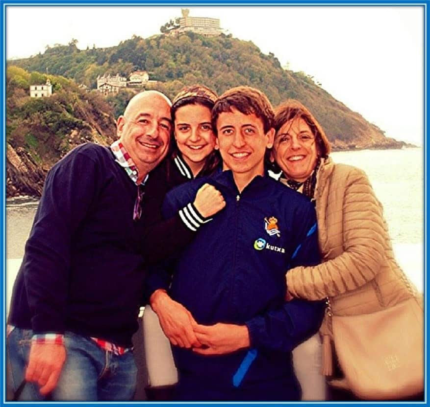 Mikel Oyarzabal has a beautiful family. We notice Cristina is missing from this photo.
