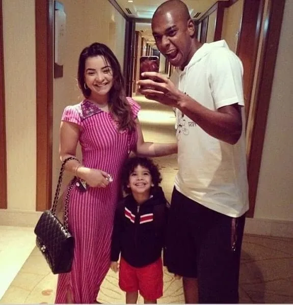 A happy Fernandinho, his beautiful wife and son, Davi Roza having a great time together.