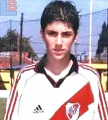 Young Gonzalo Higuain at River Plate.