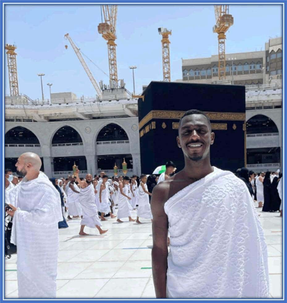 See Almoez Ali performing his Islamic duty in the holy city of Mecca.