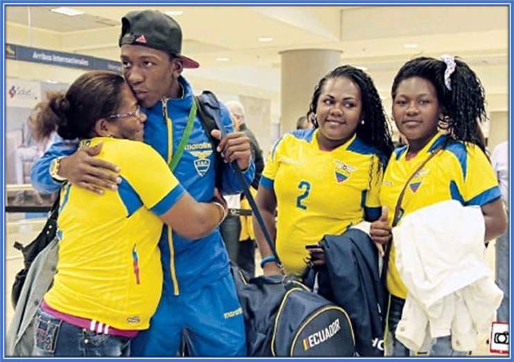 Pervis Estupinan's Sister and Mum welcomed him at the airport.