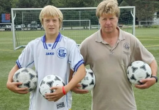Young Felix and Father; Roland Kroos.