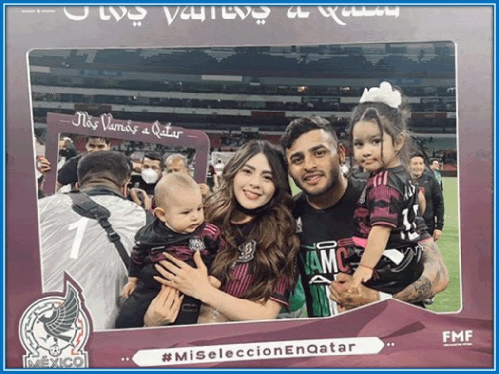 The Mexican player, Alexis Vega, with his family.