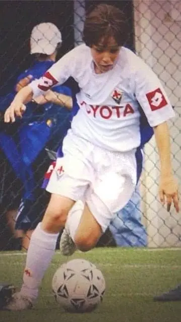 He was excellent at studies, even while playing football in the ranks of Fiorentina academy.