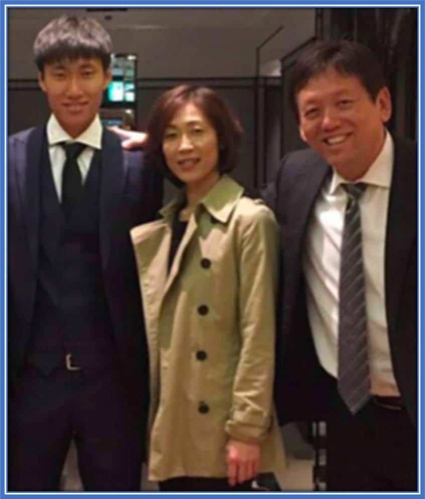 It is obvious that the Japanese attacking midfielder took after his Dad's height. This is a photo of Daichi Kamada's Parents.