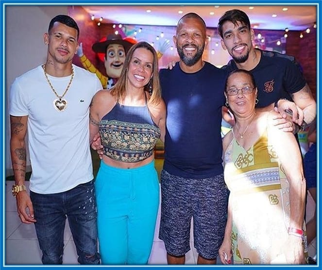 Lucas Paqueta's grandmother died in 2018. Seu Altamiro is currently in heaven, by her husband's side.