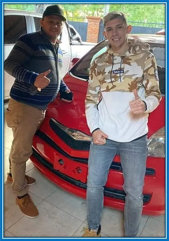 After this photo was shared on the internet, Julio Enciso instantly won the approval of many football lovers who congratulated him on the action.