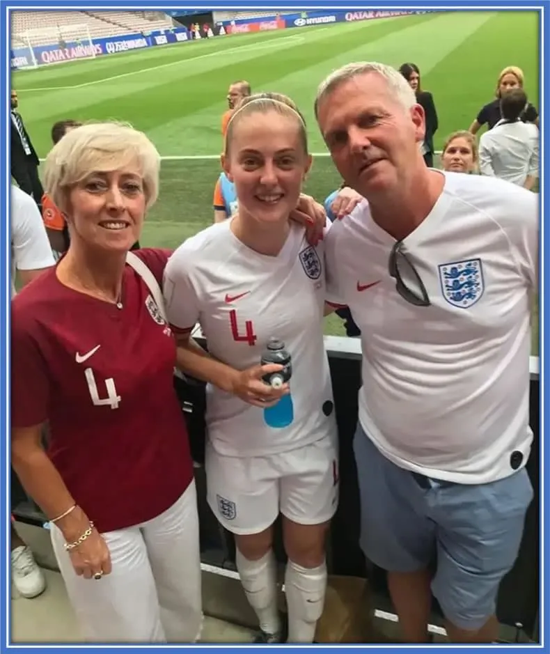 Here are Keira Walsh's Parents. Her Father's name is Peter Walsh, and her Mum is Tracy Walsh. Source: Instagram