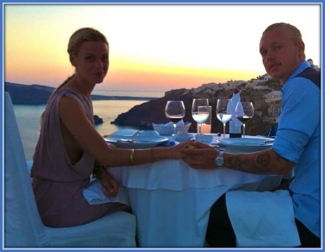 A wonderful date between Kjaer and his girlfriend (Elina Gollert) shows their love for each other.