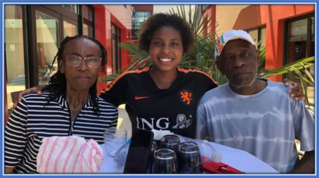 Meet Lineth Beerensteyn's Parents. Her Father is Kenneth Beerensteyn, and her Mum is Linda Beerensteyn (late). Source: