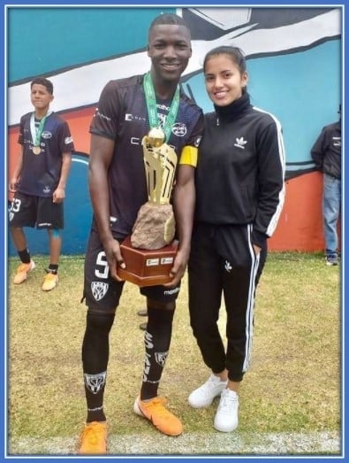 Moises Caicedo with his girlfriend, Paolita.