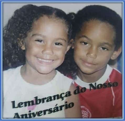 Childhood photo of Matheus Cunha with his sister Mariah.