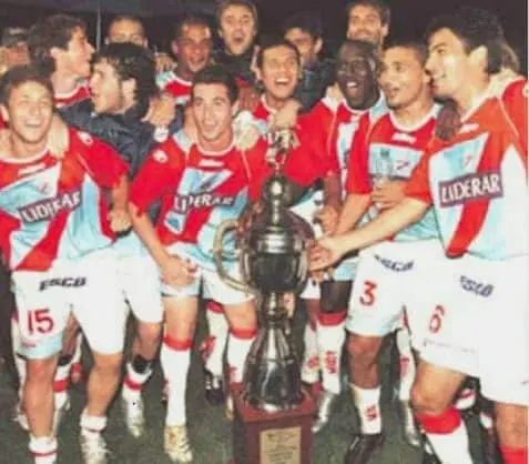 Pictured far left, he helped Arsenal win the 2005 Copa Tandil title.