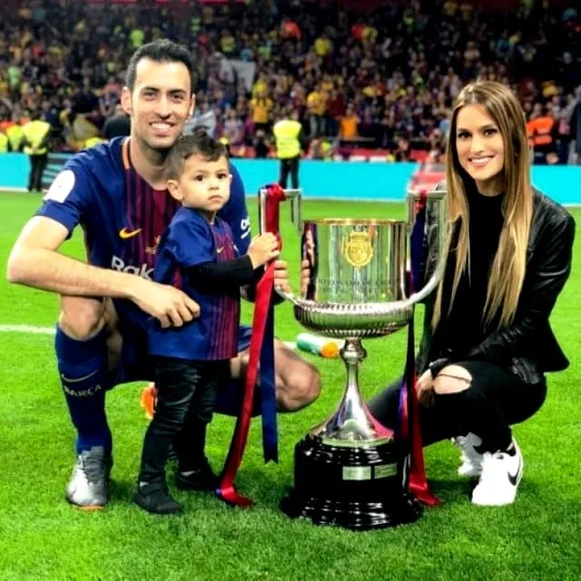 During trophy celebrations, Sergio Busquets shares the joyous moment with both Elina and Enzo, as they join him and the FC Barcelona family in savoring the victory.