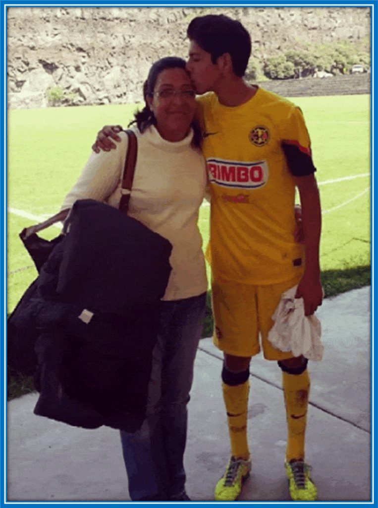A photo of Edson Álvarez with his mum, Adriana Velázquez.