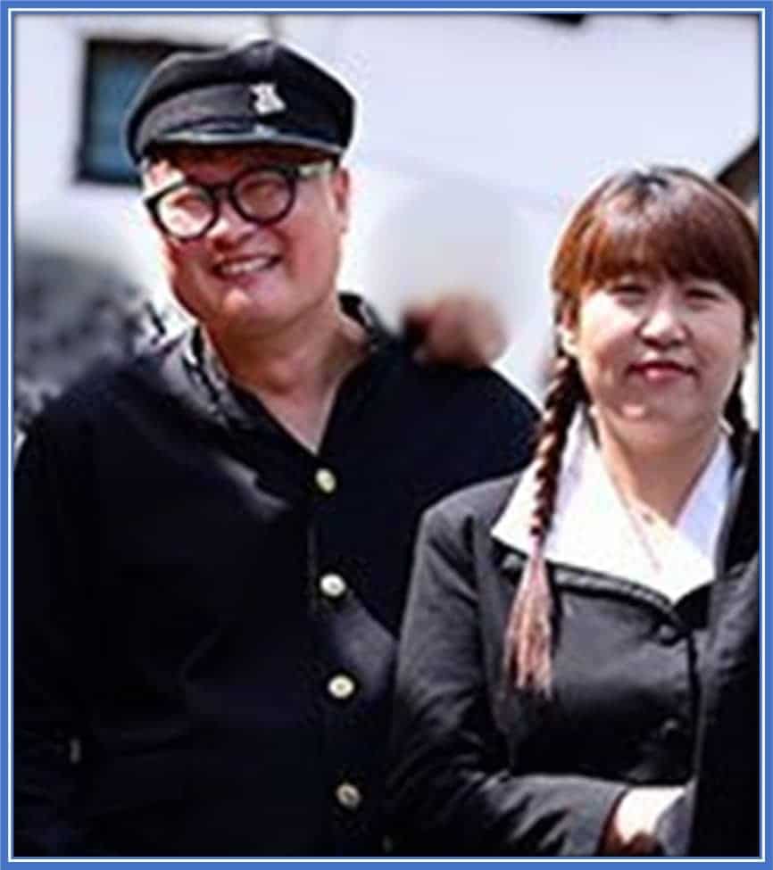 Meet Kim Min-jae's Parents - his friendly Dad and good-looking Mum.