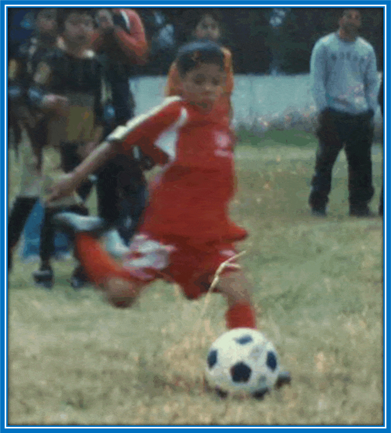 At 14, Álvarez tried out for the youth team of Pachuca, though he did not make the team.