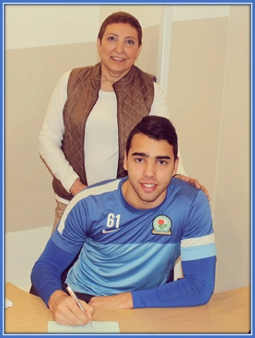 David Raya with his mother signing a football contract.