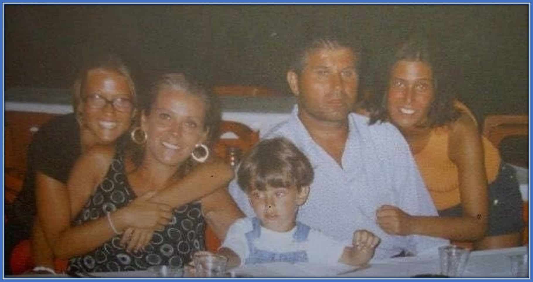 A throwback photo of little Leonardo with his father, mother, and sisters.