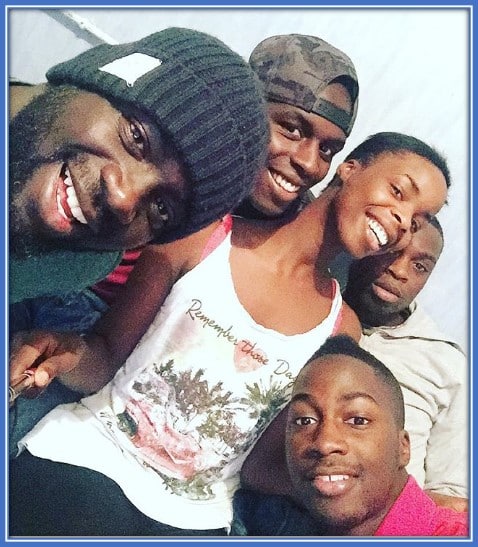 A rare photo of Edouard Mendy with his sisters and brothers. Image by Instagram.