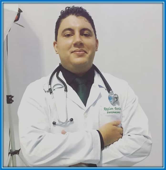 This is Otavio's brother, Raylson Batista. He is one of the finest nurses from João Pessoa.