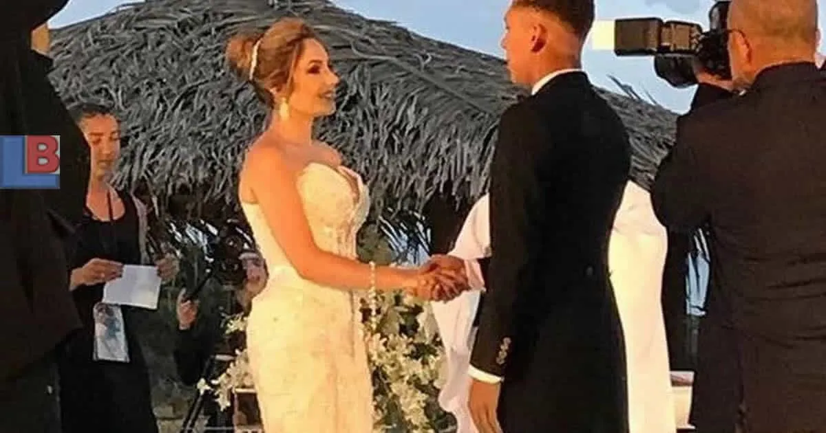 Roberto Firmino Exchanging Vows with Wife.
