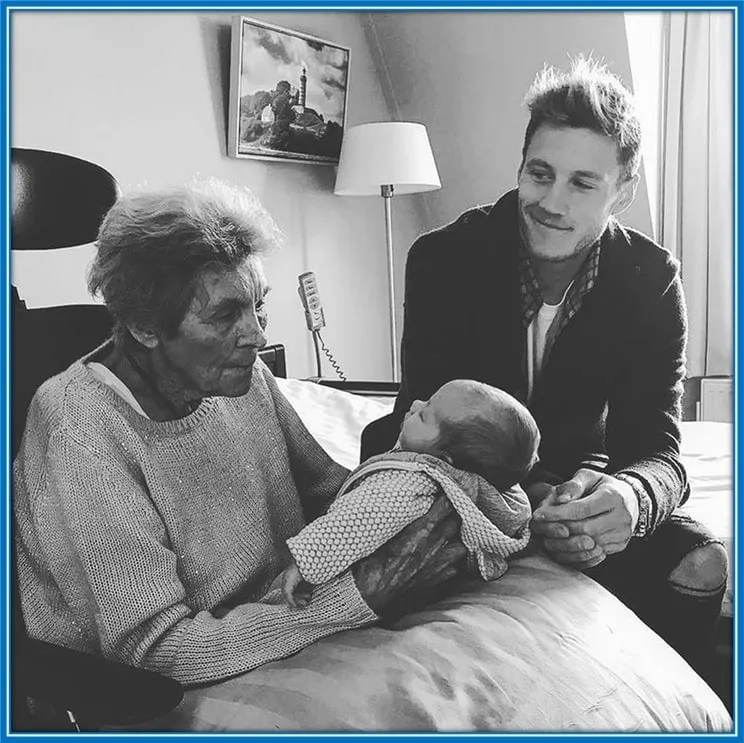 Wout Weghorst's Grandmother was astonished to see her granddaughter for the first time.