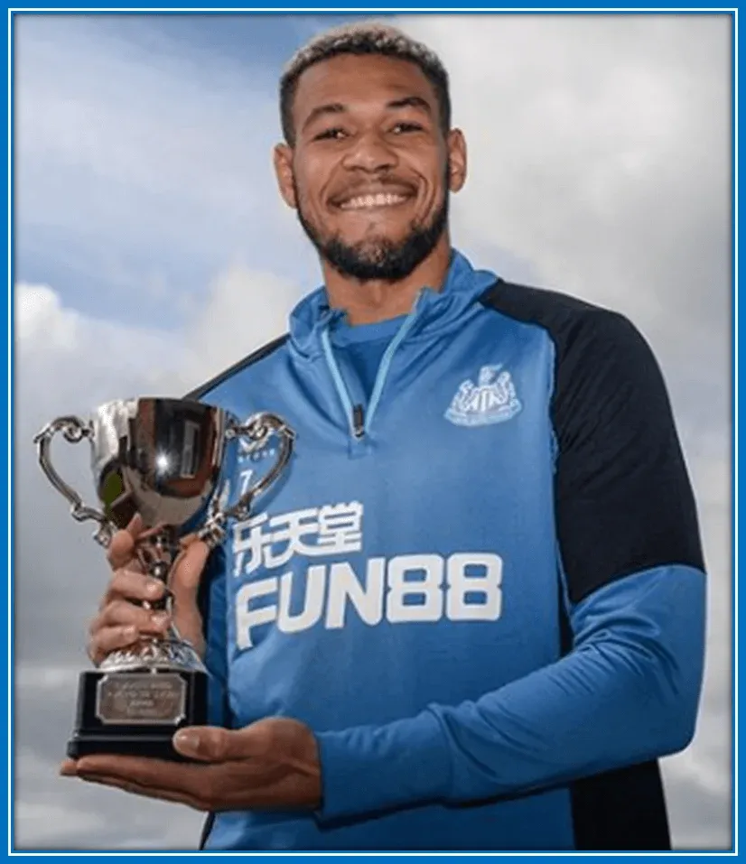 Joelinton got awarded the Newcastle United Player of the Year Award for the 2021–22 season.