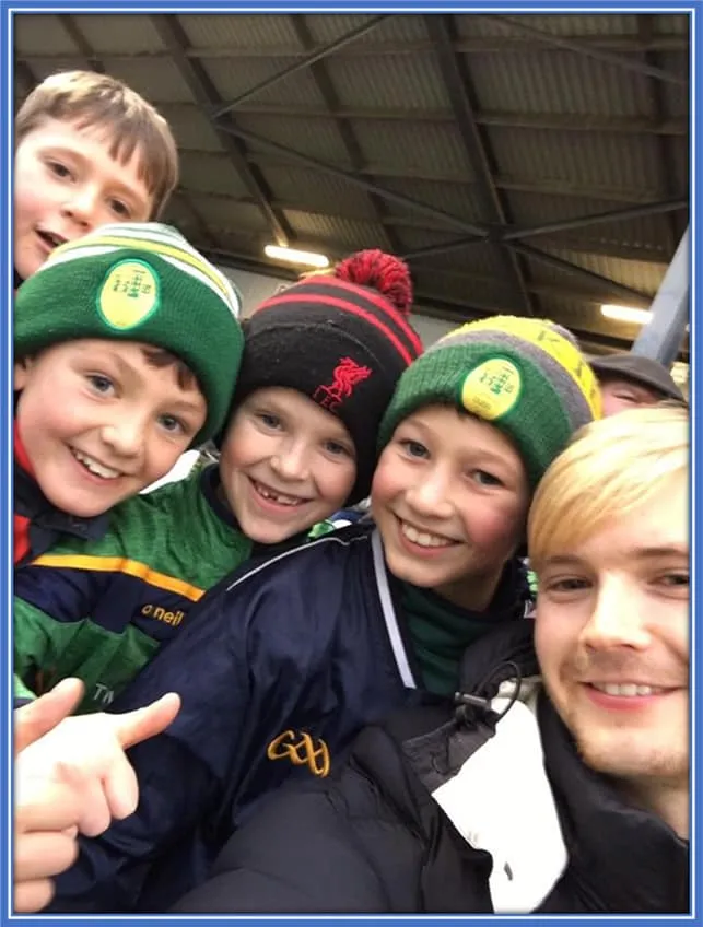 A Selfie time for Olan Kelleher fans. But who is the blonde kid in the corner?