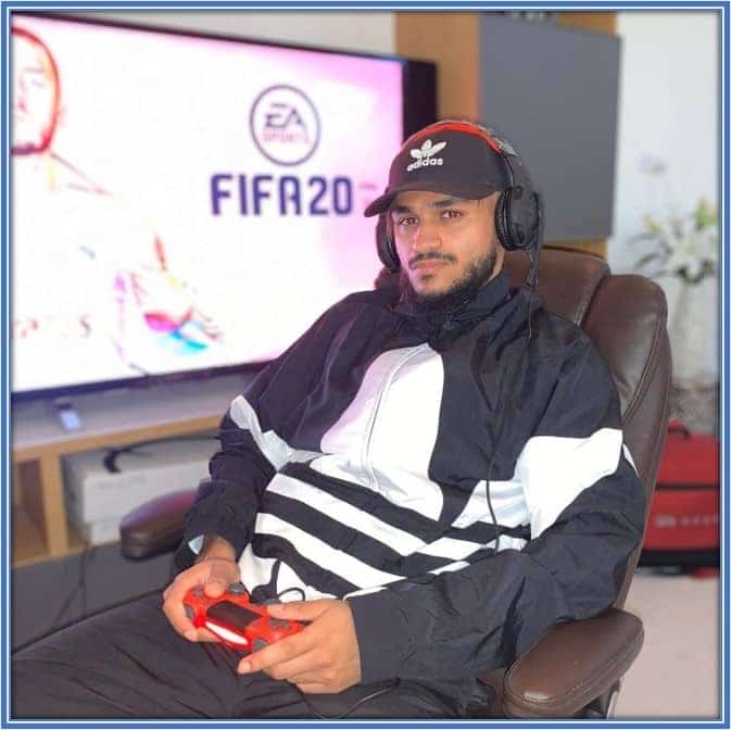 His love for his console is unfathomable. Of course, Boufal does not entertain boredom at his residence.