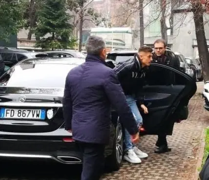There are only a few football stars who get the doors of their cars opened for them. Piatek checks the list.