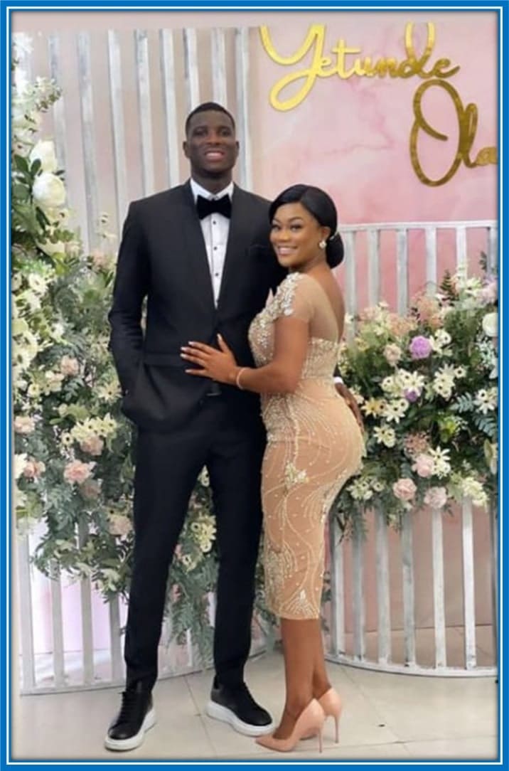 This is Paul Onuachu's Girlfriend. They both attended a wedding ceremony of a friend, Peter Olayinka.