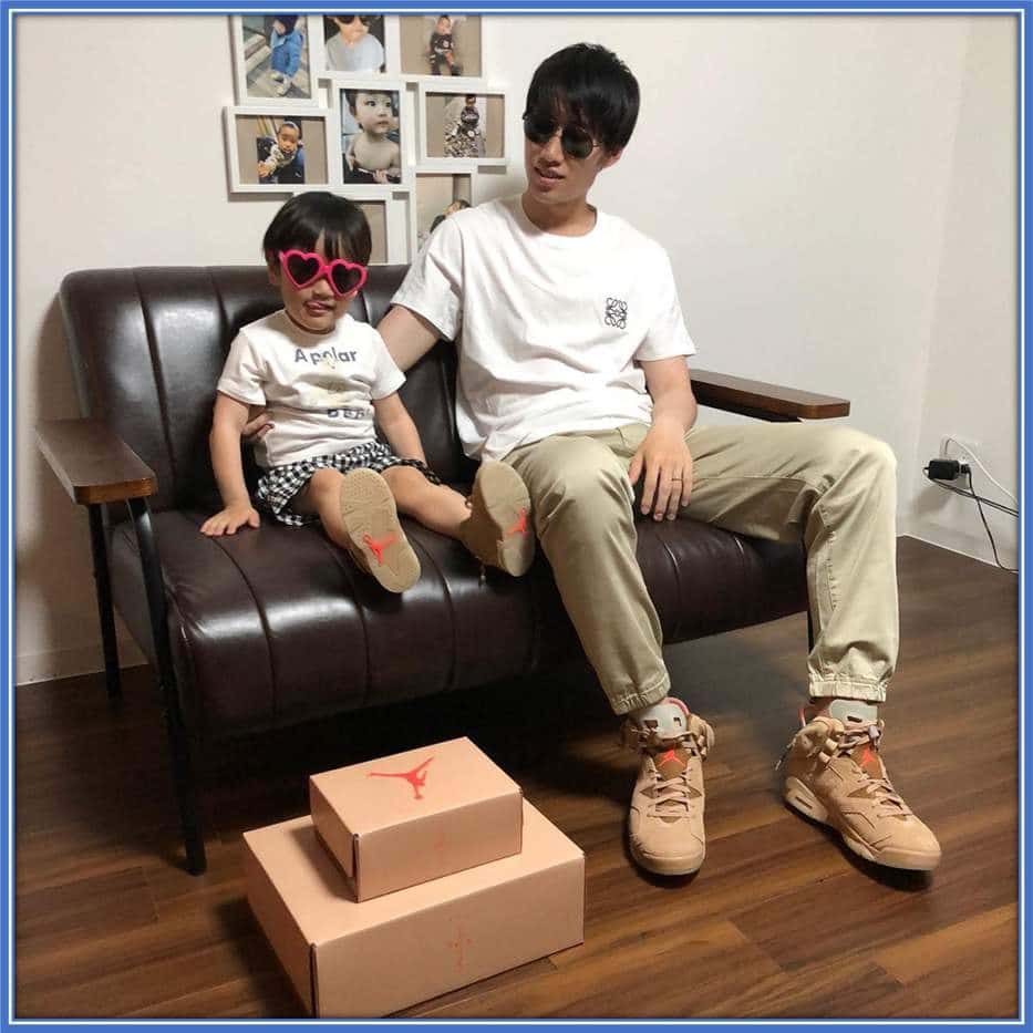 Here, both father and son had just finished shopping for their sneakers - The Travis Scott × Nike Air Jordan 6 British Khaki.