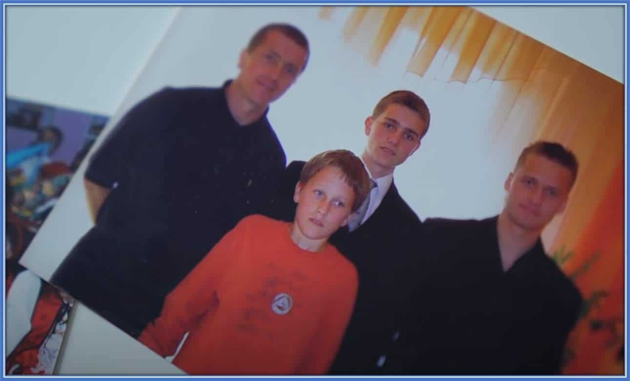 Young Piotr Zielinski is pictured alongside his Dad (Bogusław) and older Brothers (Paweł and Tomasz).