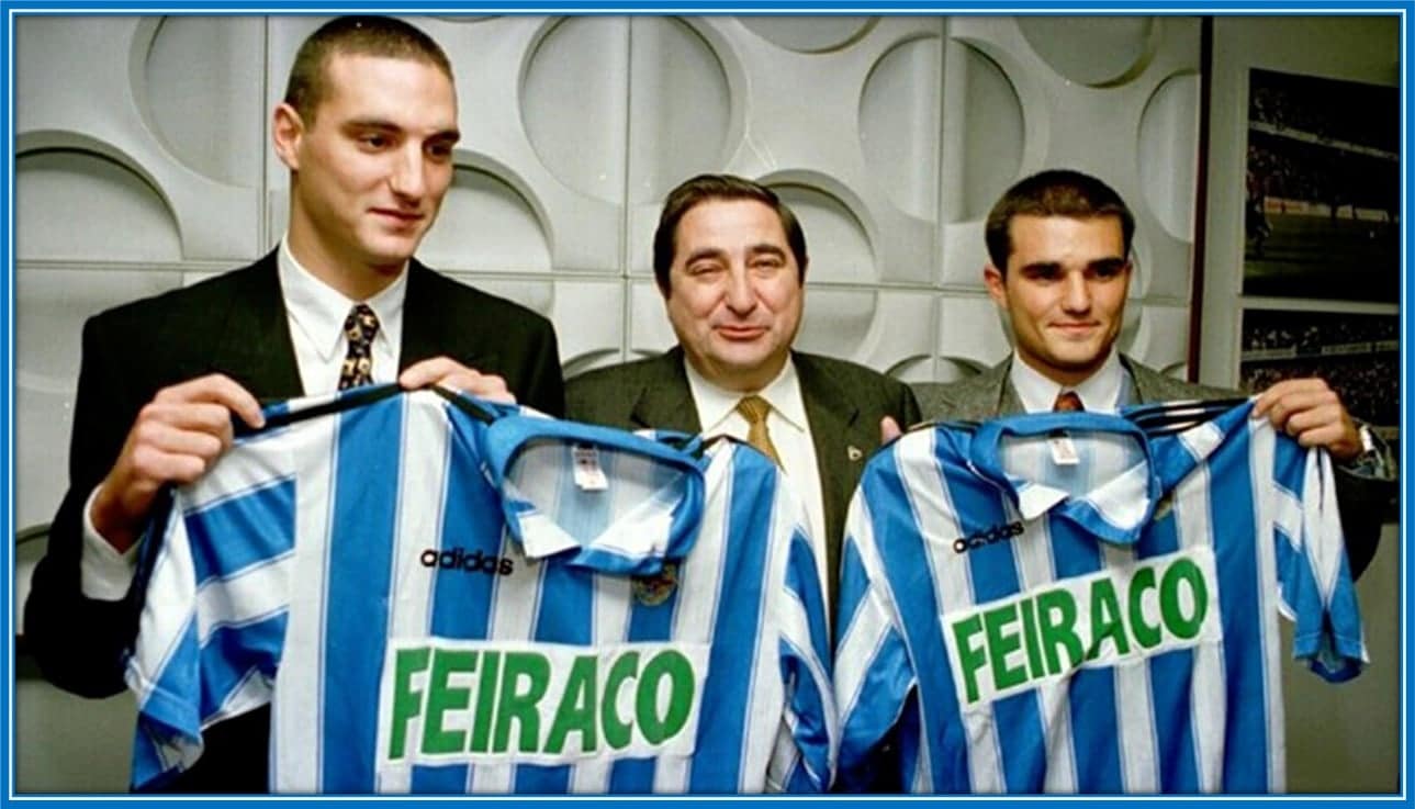 Young Lionel Scaloni, with his father (Ángel), and older brother (Mauro), just after signing for Deportivo La Coruña.