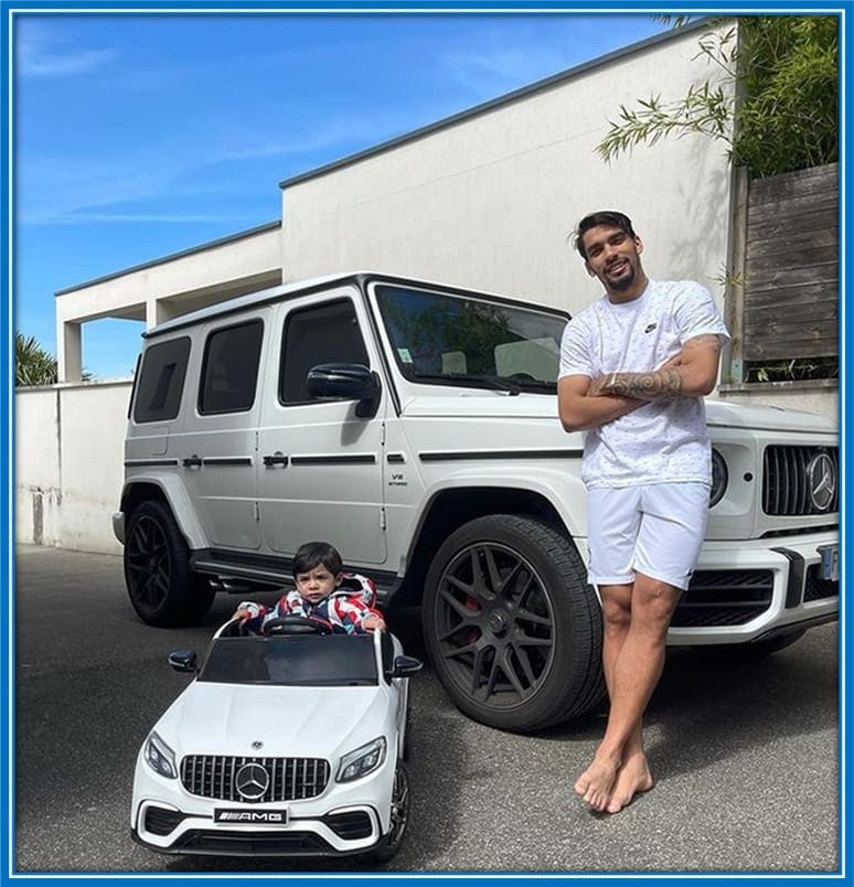 Both father and son pose for a photo with their Mercedes car. Paqueta's Mercedes-Benz G-class symbolizes his wealth.