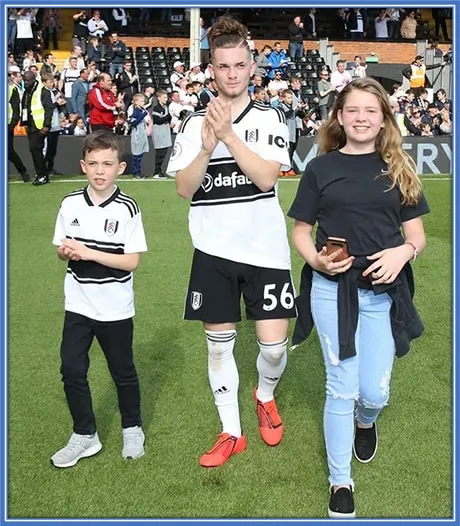 Let me introduce you to Harvey Elliott's siblings. He has a sister (his immediate younger) and Harrison, a brother (the youngest of the Elliott family).